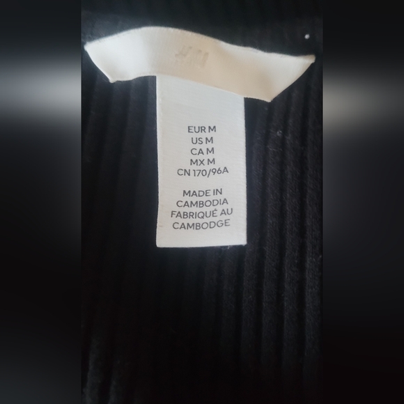 H&M Black Ribbed Top And Old Navy Top - Picture 7 of 9